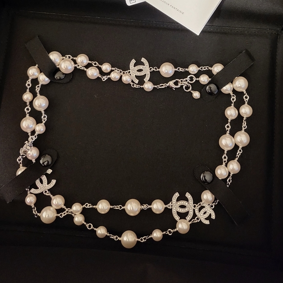 Brand New 2023 authentic Chanel 5 crystal cc pearly long necklace - Picture 6 of 16